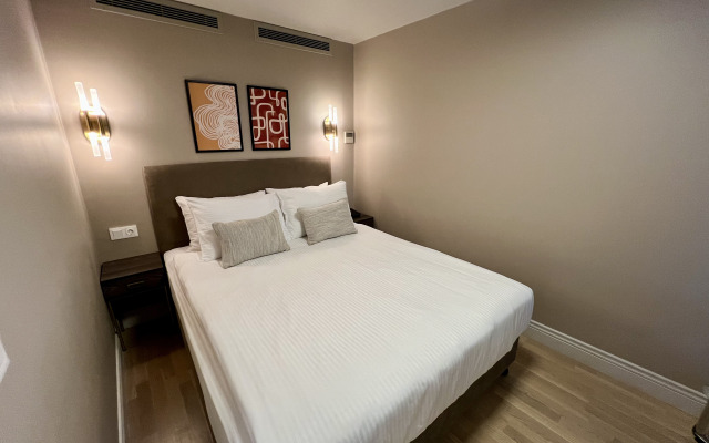 Weingart Suites Hotel