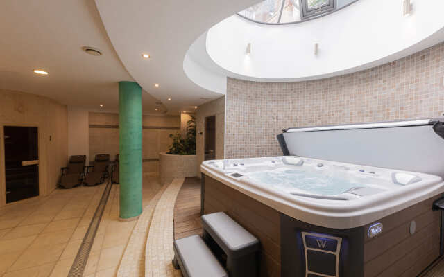 Bazilika alatt Panzió Hotel