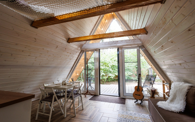 Частный дом А-фрейм в дубовом лесу