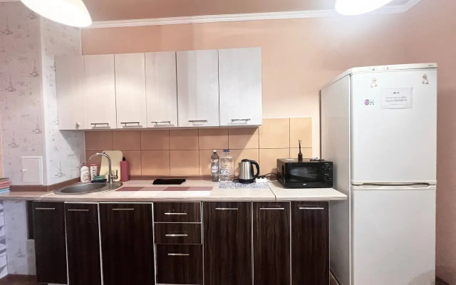 Квартира Светлая, чистая студия Вояж на Геологоразведчиков 44А