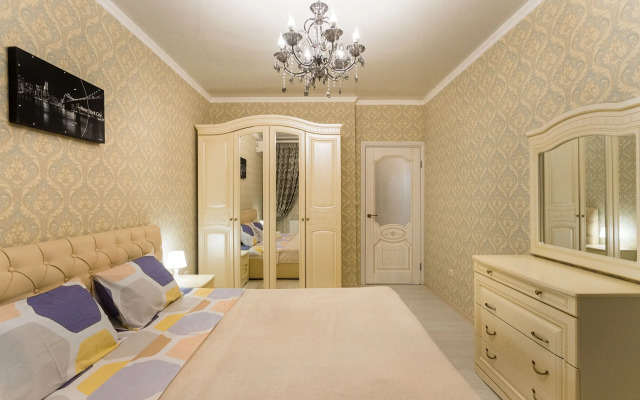 Yevro 3kh Komnatnye Apartamenty S Vidom Na Park Galitskogo Apartments