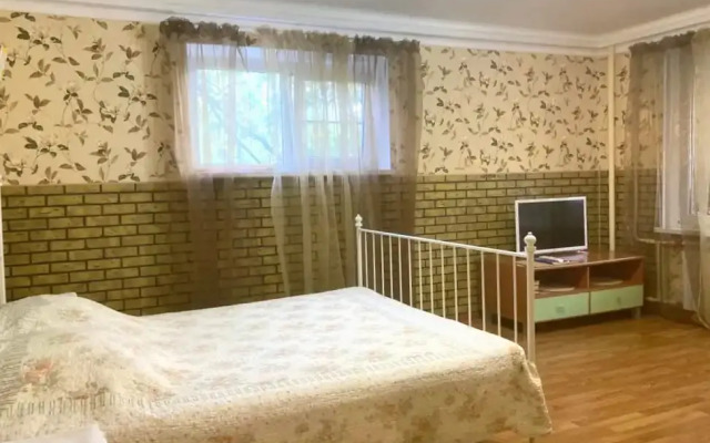 Апартаменты Широкая 34