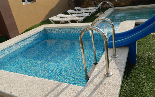 Kapitan Morej Hotel