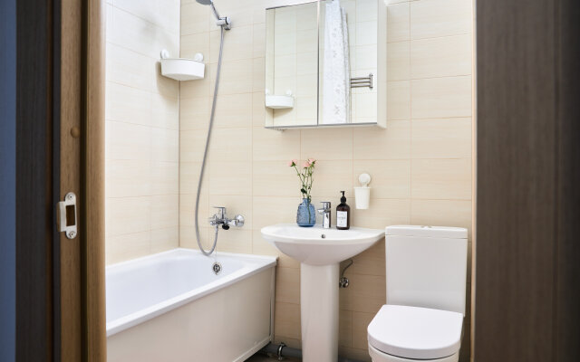 v Centre Dvuh Parkovyh Zon Flat