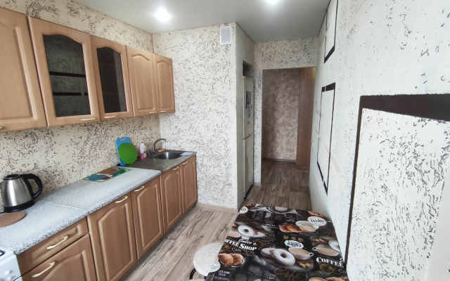 Apartments Trykhkomnatnyye Lyuks