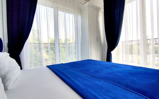 Dvukhkomnatnyye Klassik s Balkonom i Vidom na More Apartments