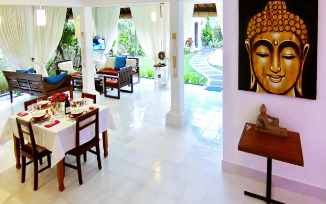 White 3BR in Seminyak Villa