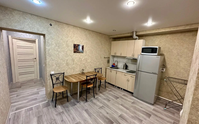Dvukhkomnatnie Apartamenti Uzhurskaya Den & Noch  2 Apartments