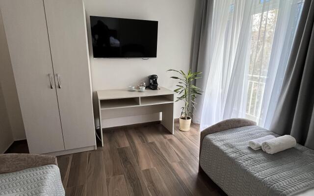 Na Pontiyskoy 16 Guest House