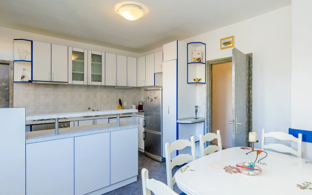 Nostromo Family Apartments