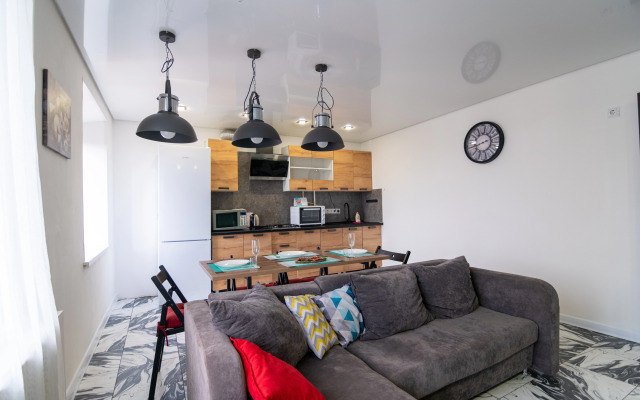 S panoramnym vidom na gorod Apartments