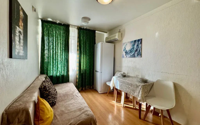 U Ploschadi Trekh Vokzalov Flat