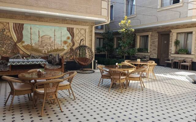 Archie Family Hotel
