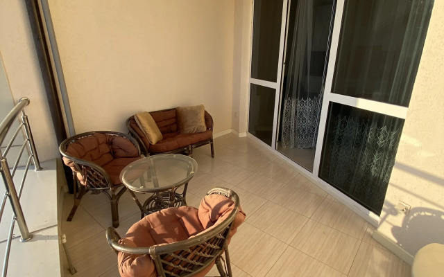 Na Ulitse Uchitelskoy 9 Flat