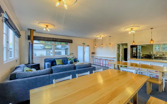 Отель Kinloch Wilderness Retreat