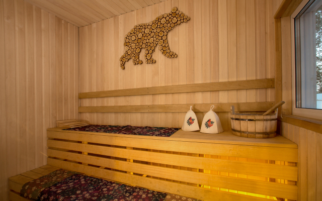 Tiffani Delyuks Guest House
