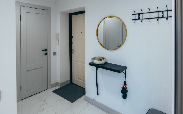 Privet, YA V Centre Flat