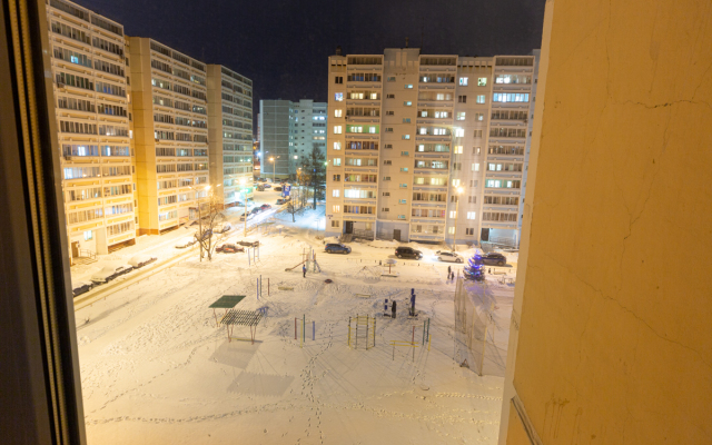 Dvuhkomnatnyie U Trk Planeta Apartments