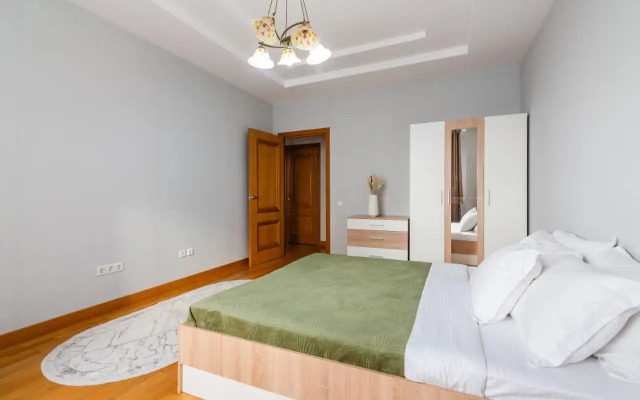 Апартаменты просторные трехкомнатные у ТРЦ MEGA в стиле минимализм