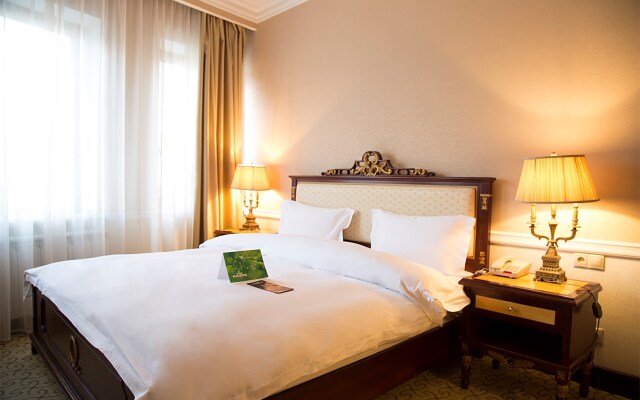 Golden Rooms Hotel