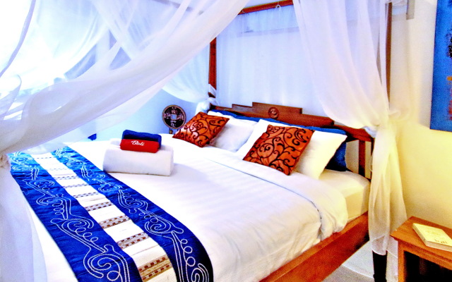 White 3BR in Seminyak Villa