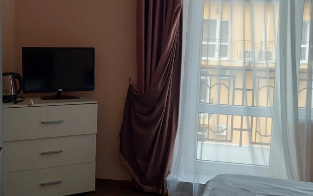 Larisa Guest House