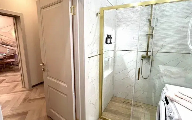 Zhemchuzhina C Pryamym Vidom Na Mope Flat