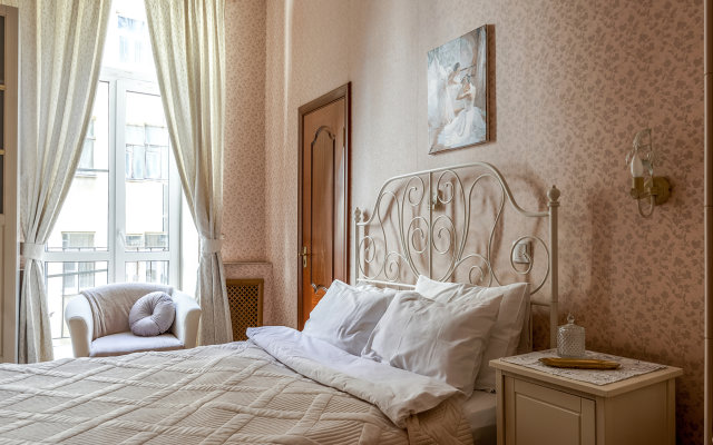 RentDaySpb- v istoricheskom tsentre Sankt-Peterburga v dome arkhitektora I.E.Starova 1882 g. postroyki Apartments
