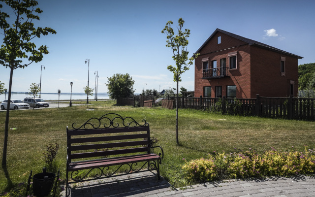 Osobnyak Na Eleninskoj Guest house