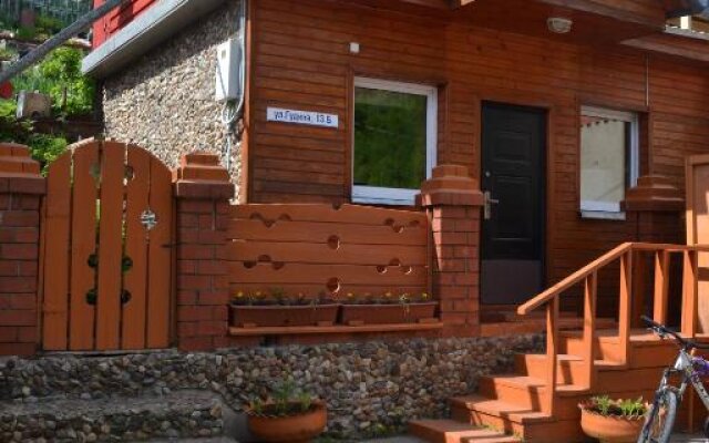 Bajkal-Lotsman Guest House