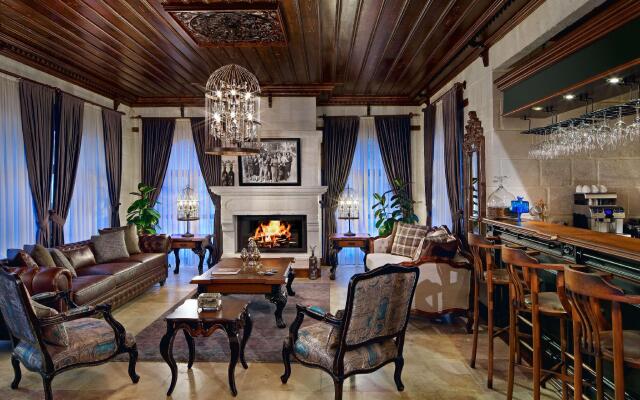 Seraphim Cave Suites & Spa Hotel