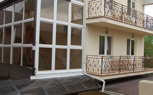 Letniy Briz Guest House