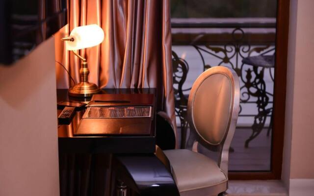 Lake Palace Hotel & Restaurant