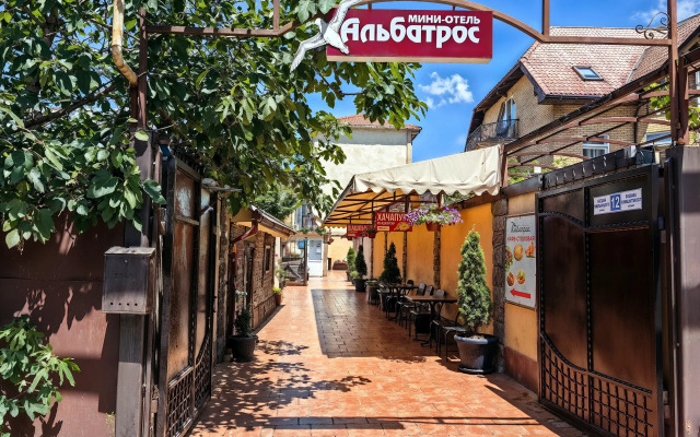 Albatros Allama Group Guest house