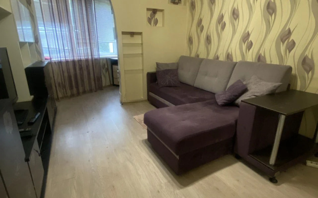 3Kh Komnatnaya Ryadom S Parkom Pobedy 3 Etazh Flat