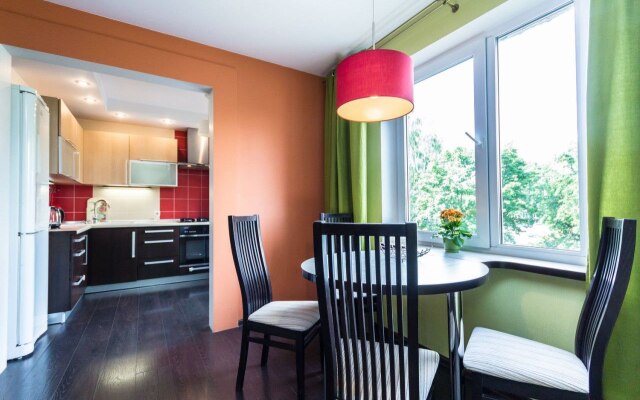 Apartamenty Trekhkomnatnye V 10 Minutakh Ot Tsentra Flat