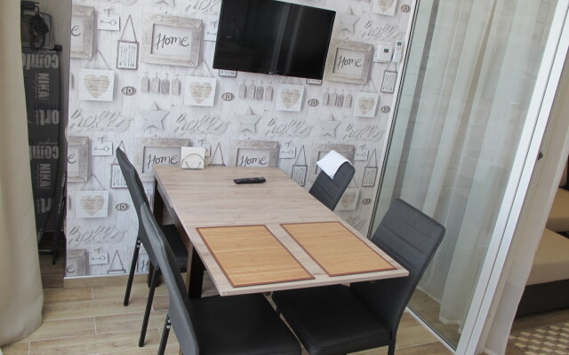 Na Bulvare Nadezhd 8/2 Apartments