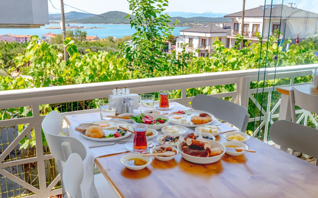Cunda Piano Otel (+13 Adult Only)