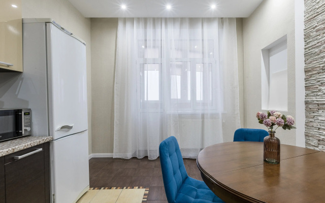 V Azhk Parusa Flat