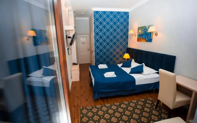 Aruna Hotel