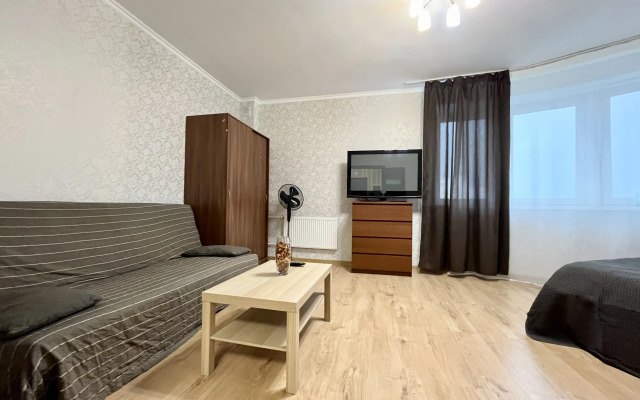Layf 2 kom na Andreya Belogo 1 Flat