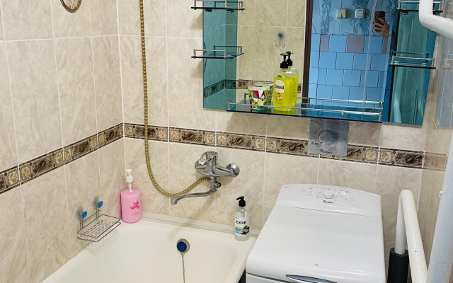 Квартира Трехкомнатная на Угольщиков, 28