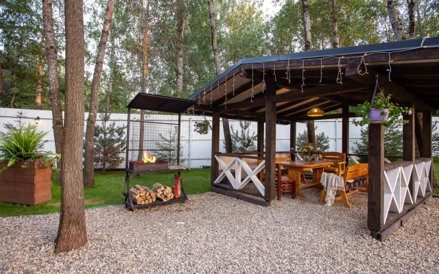 Tiffani Delyuks Guest House