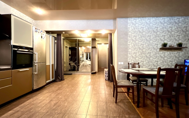 Квартира 3-комнатная Видовая Yarapartments на Набережной