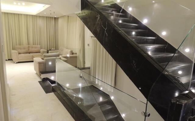 Sultan Luxurious Townhouse Near Auc Apartments