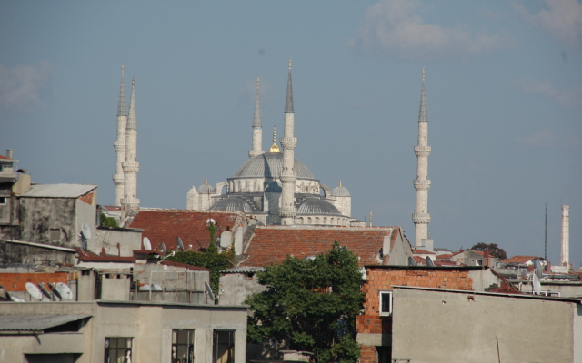 Grand Liza Hotel