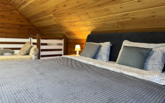 Uyutny Derevyanny Domik U Reki Private House