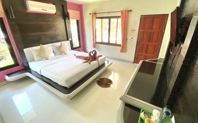 Lanta Emerald Bungalow