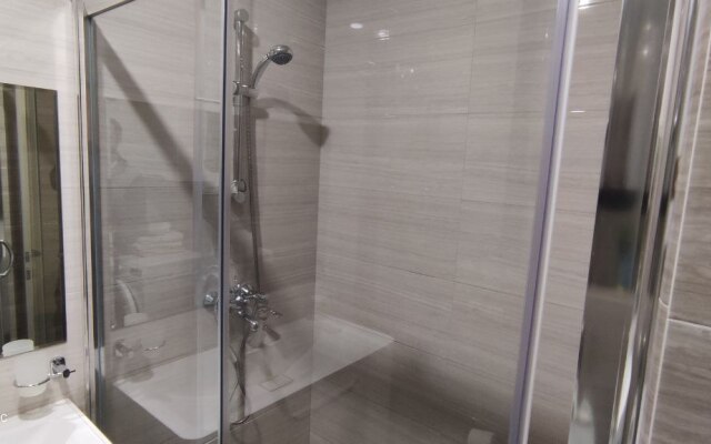 SimSim Golden Bay Apartments