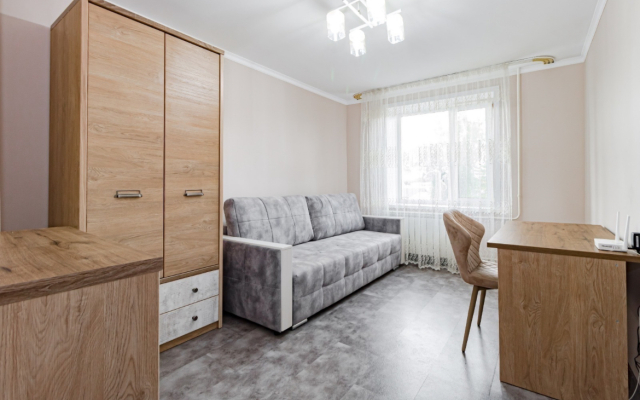 Stilnaya Trekhkomnatnaya Flat
